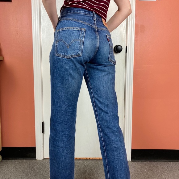 Vintage 501 Levi’s 80’s/90’s in perfect mid-wash💕 - Picture 5 of 7